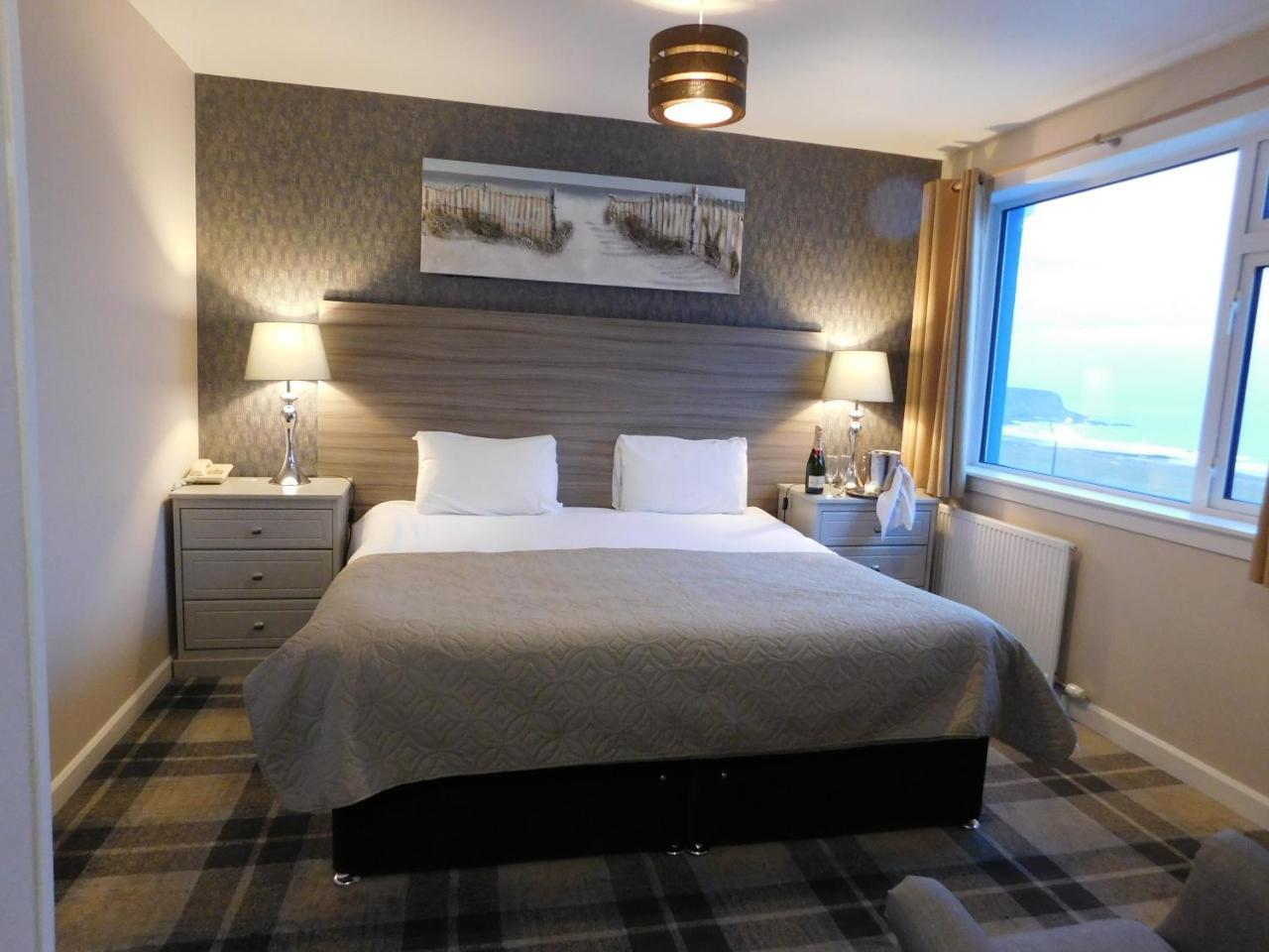 Cullen Bay Hotel Eksteriør billede